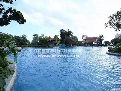 河南格林假日酒店室外恒溫泳池